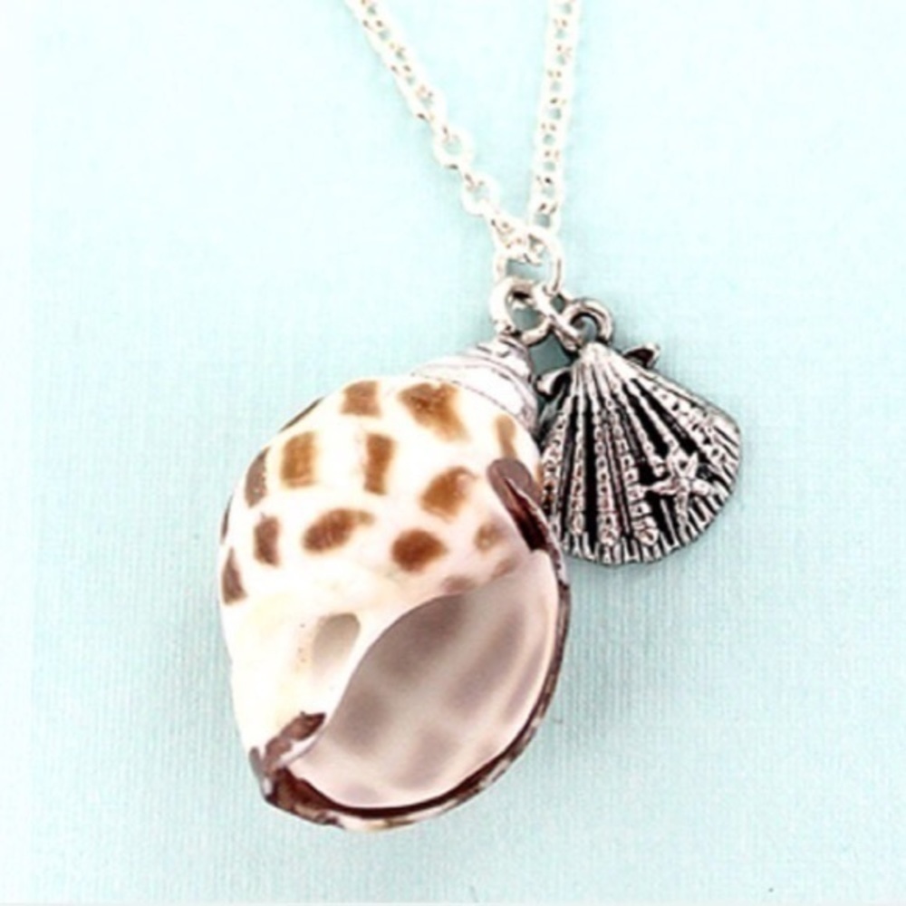 CLAM SHELL AND CONCH SHELL PENDANT NECKLACE - Picture 4 of 9